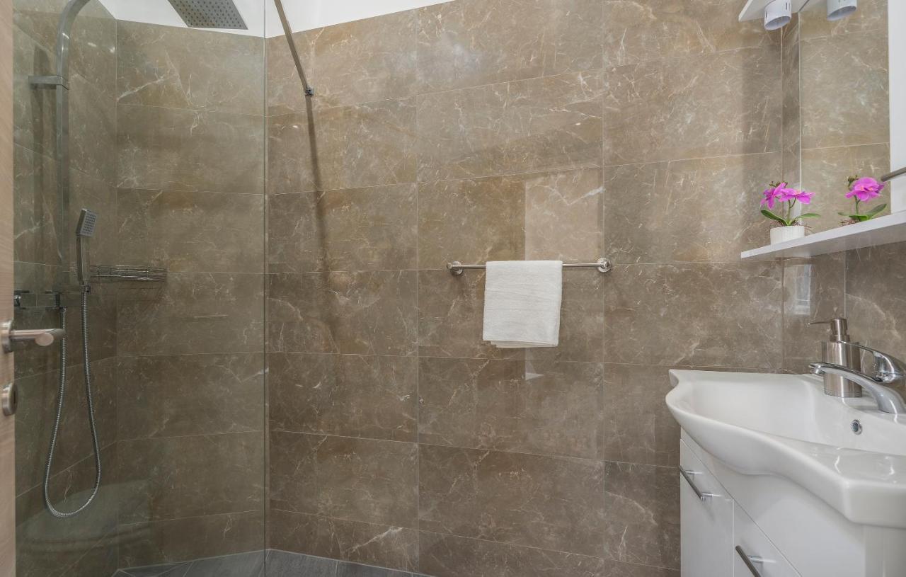 Roberto Rooms โปเรช ภายนอก รูปภาพ